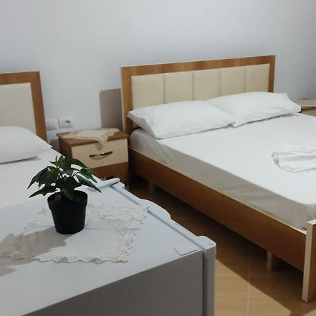 Dino Guest House Гирокастра Экстерьер фото