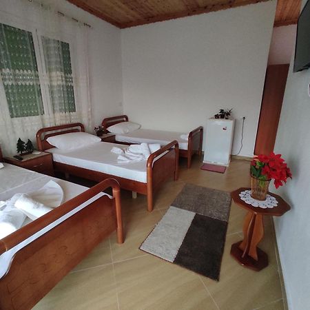 Dino Guest House Гирокастра Экстерьер фото
