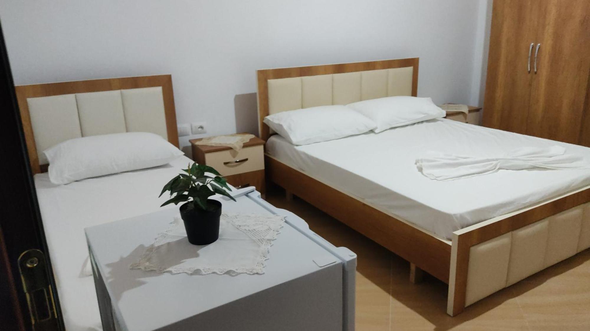 Dino Guest House Гирокастра Экстерьер фото