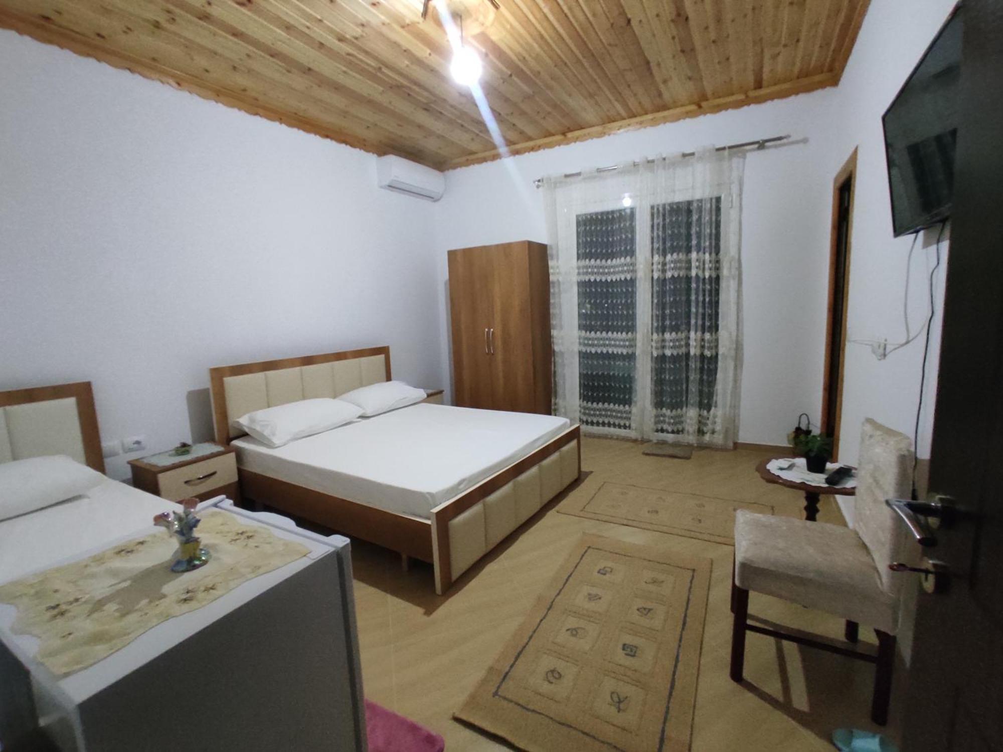 Dino Guest House Гирокастра Экстерьер фото