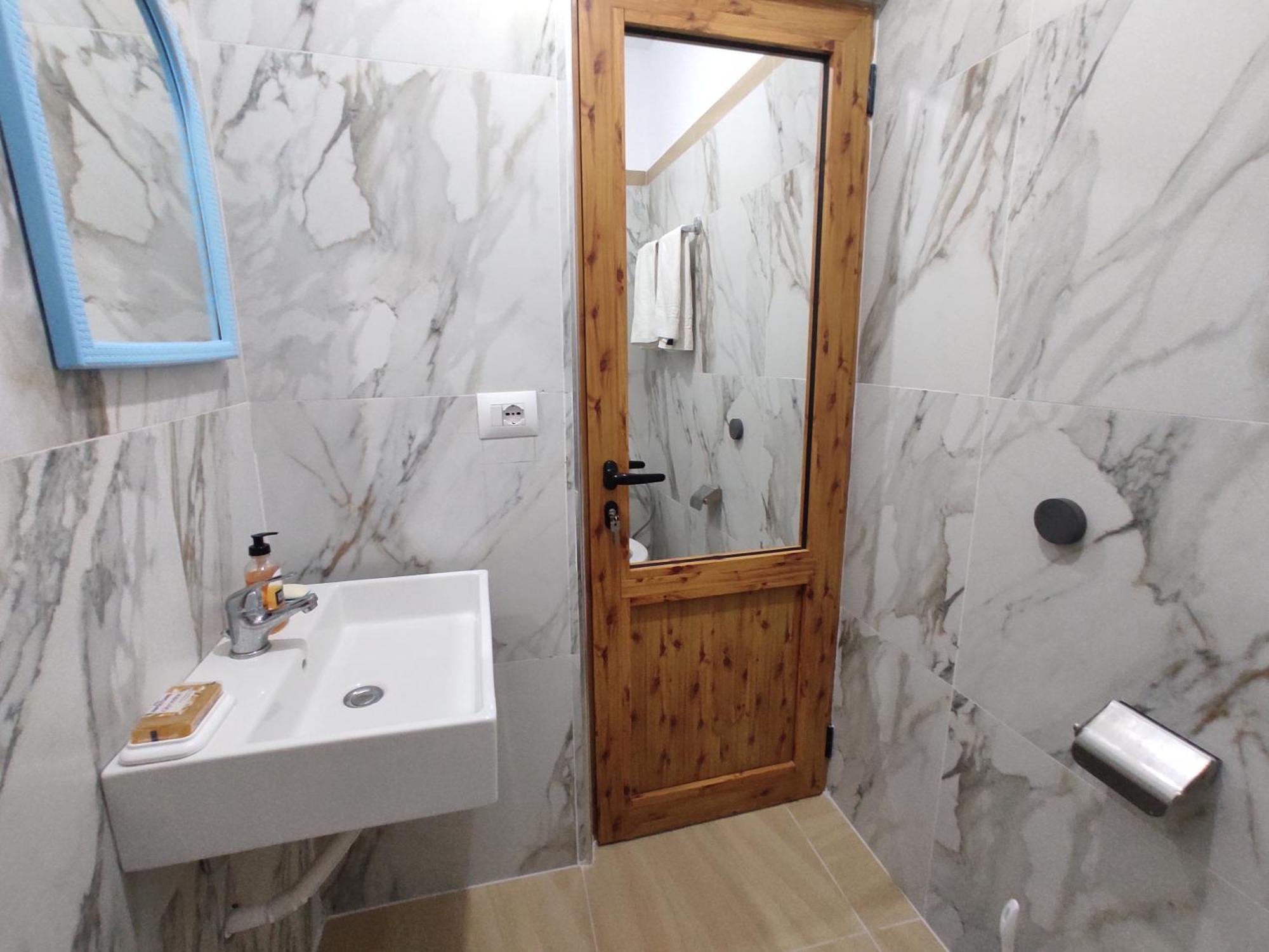 Dino Guest House Гирокастра Экстерьер фото