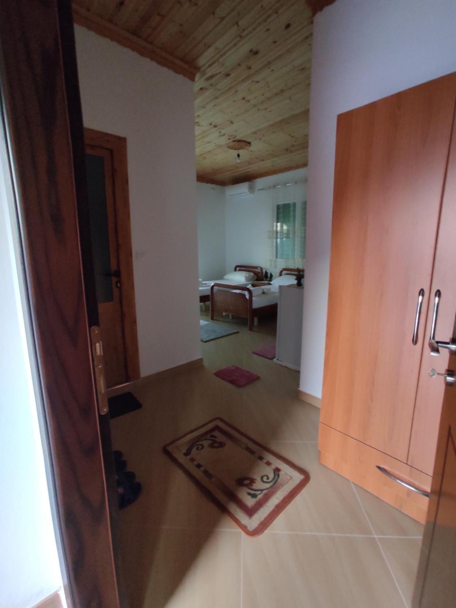 Dino Guest House Гирокастра Экстерьер фото